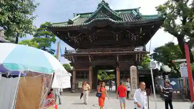 題経寺（柴又帝釈天）の山門・神門