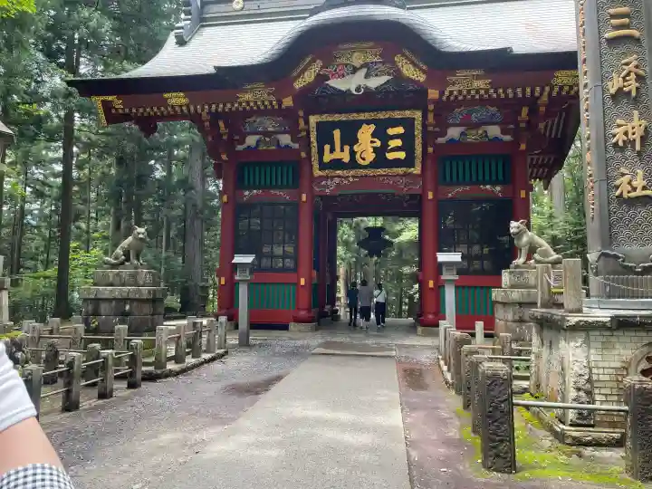 三峯神社の{uncategorized: "未分類", other: "その他", undefined: "問題あり", building: "その他建物", grave: "お墓", sacred_gate: "鳥居", guardian: "狛犬", statue: "像", buddha: "仏像", history: "歴史", nature: "自然", garden: "庭園", animal: "動物", pagoda: "塔", temizu: "手水舎", mountain_gate: "山門・神門", sanctuary: "本殿・本堂", subordinate: "末社・摂社", art: "芸術", scenery: "景色", jizo: "地蔵", ema: "絵馬", goshuin: "御朱印", omikuji: "おみくじ", items: "授与品その他", amulet: "お守り", goshuincho: "御朱印帳", eats: "食事", festival: "お祭り", votive_dance: "神楽", shichigosan: "七五三参", wedding: "結婚式", experience: "体験その他", initially: "初詣", around: "周辺", anti_infection: "感染症対策"}