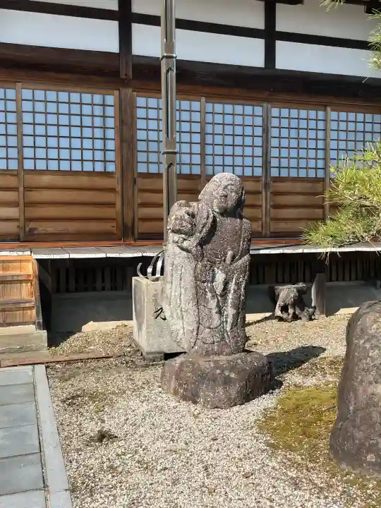 竜昌寺の{uncategorized: "未分類", other: "その他", undefined: "問題あり", building: "その他建物", grave: "お墓", sacred_gate: "鳥居", guardian: "狛犬", statue: "像", buddha: "仏像", history: "歴史", nature: "自然", garden: "庭園", animal: "動物", pagoda: "塔", temizu: "手水舎", mountain_gate: "山門・神門", sanctuary: "本殿・本堂", subordinate: "末社・摂社", art: "芸術", scenery: "景色", jizo: "地蔵", ema: "絵馬", goshuin: "御朱印", omikuji: "おみくじ", items: "授与品その他", amulet: "お守り", goshuincho: "御朱印帳", eats: "食事", festival: "お祭り", votive_dance: "神楽", shichigosan: "七五三参", wedding: "結婚式", experience: "体験その他", initially: "初詣", around: "周辺", anti_infection: "感染症対策"}