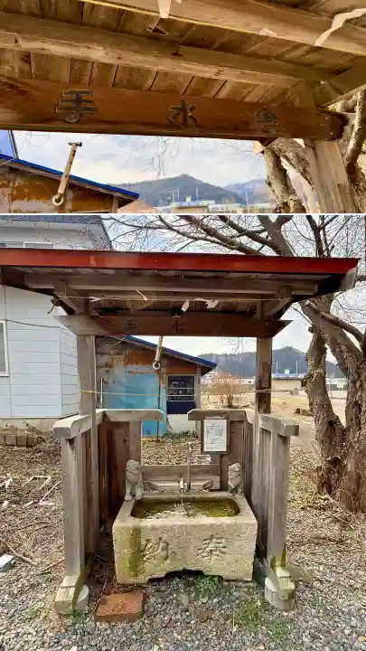 月崎神社の{uncategorized: "未分類", other: "その他", undefined: "問題あり", building: "その他建物", grave: "お墓", sacred_gate: "鳥居", guardian: "狛犬", statue: "像", buddha: "仏像", history: "歴史", nature: "自然", garden: "庭園", animal: "動物", pagoda: "塔", temizu: "手水舎", mountain_gate: "山門・神門", sanctuary: "本殿・本堂", subordinate: "末社・摂社", art: "芸術", scenery: "景色", jizo: "地蔵", ema: "絵馬", goshuin: "御朱印", omikuji: "おみくじ", items: "授与品その他", amulet: "お守り", goshuincho: "御朱印帳", eats: "食事", festival: "お祭り", votive_dance: "神楽", shichigosan: "七五三参", wedding: "結婚式", experience: "体験その他", initially: "初詣", around: "周辺", anti_infection: "感染症対策"}