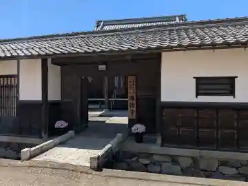 勝徳寺の{uncategorized: "未分類", other: "その他", undefined: "問題あり", building: "その他建物", grave: "お墓", sacred_gate: "鳥居", guardian: "狛犬", statue: "像", buddha: "仏像", history: "歴史", nature: "自然", garden: "庭園", animal: "動物", pagoda: "塔", temizu: "手水舎", mountain_gate: "山門・神門", sanctuary: "本殿・本堂", subordinate: "末社・摂社", art: "芸術", scenery: "景色", jizo: "地蔵", ema: "絵馬", goshuin: "御朱印", omikuji: "おみくじ", items: "授与品その他", amulet: "お守り", goshuincho: "御朱印帳", eats: "食事", festival: "お祭り", votive_dance: "神楽", shichigosan: "七五三参", wedding: "結婚式", experience: "体験その他", initially: "初詣", around: "周辺", anti_infection: "感染症対策"}