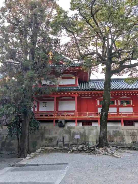 石清水八幡宮の{uncategorized: "未分類", other: "その他", undefined: "問題あり", building: "その他建物", grave: "お墓", sacred_gate: "鳥居", guardian: "狛犬", statue: "像", buddha: "仏像", history: "歴史", nature: "自然", garden: "庭園", animal: "動物", pagoda: "塔", temizu: "手水舎", mountain_gate: "山門・神門", sanctuary: "本殿・本堂", subordinate: "末社・摂社", art: "芸術", scenery: "景色", jizo: "地蔵", ema: "絵馬", goshuin: "御朱印", omikuji: "おみくじ", items: "授与品その他", amulet: "お守り", goshuincho: "御朱印帳", eats: "食事", festival: "お祭り", votive_dance: "神楽", shichigosan: "七五三参", wedding: "結婚式", experience: "体験その他", initially: "初詣", around: "周辺", anti_infection: "感染症対策"}