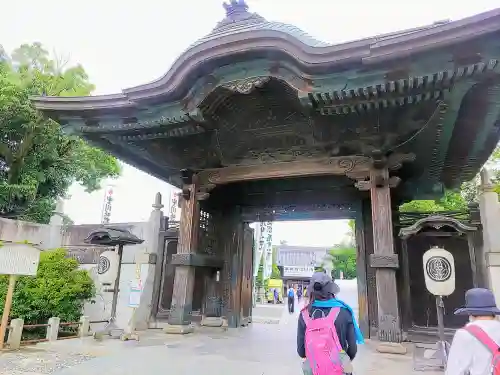 豊川閣　妙厳寺の山門