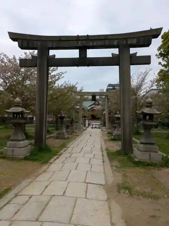 土佐稲荷神社の{uncategorized: "未分類", other: "その他", undefined: "問題あり", building: "その他建物", grave: "お墓", sacred_gate: "鳥居", guardian: "狛犬", statue: "像", buddha: "仏像", history: "歴史", nature: "自然", garden: "庭園", animal: "動物", pagoda: "塔", temizu: "手水舎", mountain_gate: "山門・神門", sanctuary: "本殿・本堂", subordinate: "末社・摂社", art: "芸術", scenery: "景色", jizo: "地蔵", ema: "絵馬", goshuin: "御朱印", omikuji: "おみくじ", items: "授与品その他", amulet: "お守り", goshuincho: "御朱印帳", eats: "食事", festival: "お祭り", votive_dance: "神楽", shichigosan: "七五三参", wedding: "結婚式", experience: "体験その他", initially: "初詣", around: "周辺", anti_infection: "感染症対策"}