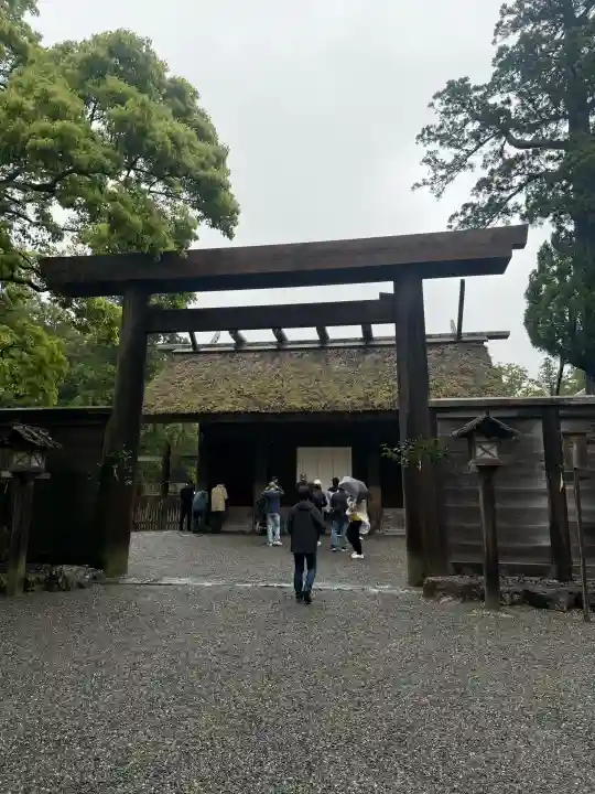 伊勢神宮外宮(豊受大神宮)の{uncategorized: "未分類", other: "その他", undefined: "問題あり", building: "その他建物", grave: "お墓", sacred_gate: "鳥居", guardian: "狛犬", statue: "像", buddha: "仏像", history: "歴史", nature: "自然", garden: "庭園", animal: "動物", pagoda: "塔", temizu: "手水舎", mountain_gate: "山門・神門", sanctuary: "本殿・本堂", subordinate: "末社・摂社", art: "芸術", scenery: "景色", jizo: "地蔵", ema: "絵馬", goshuin: "御朱印", omikuji: "おみくじ", items: "授与品その他", amulet: "お守り", goshuincho: "御朱印帳", eats: "食事", festival: "お祭り", votive_dance: "神楽", shichigosan: "七五三参", wedding: "結婚式", experience: "体験その他", initially: "初詣", around: "周辺", anti_infection: "感染症対策"}
