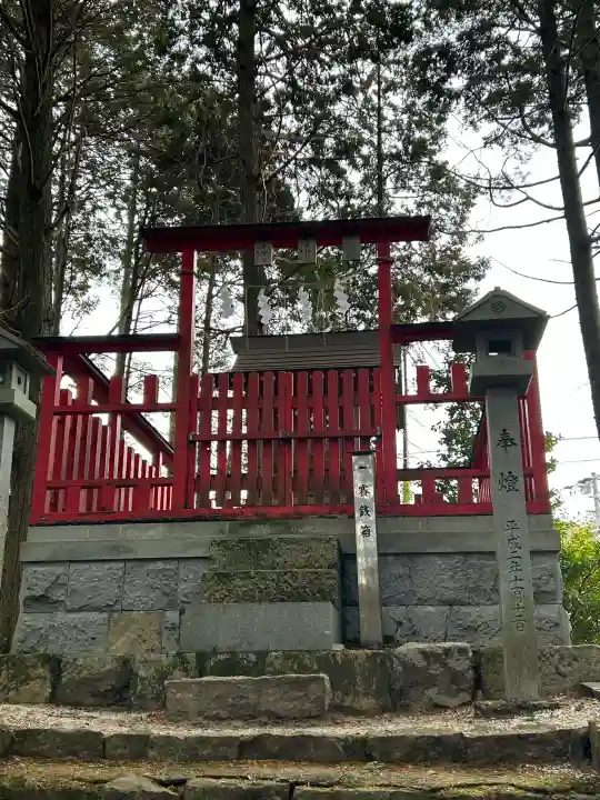 荷機稲荷神社の{uncategorized: "未分類", other: "その他", undefined: "問題あり", building: "その他建物", grave: "お墓", sacred_gate: "鳥居", guardian: "狛犬", statue: "像", buddha: "仏像", history: "歴史", nature: "自然", garden: "庭園", animal: "動物", pagoda: "塔", temizu: "手水舎", mountain_gate: "山門・神門", sanctuary: "本殿・本堂", subordinate: "末社・摂社", art: "芸術", scenery: "景色", jizo: "地蔵", ema: "絵馬", goshuin: "御朱印", omikuji: "おみくじ", items: "授与品その他", amulet: "お守り", goshuincho: "御朱印帳", eats: "食事", festival: "お祭り", votive_dance: "神楽", shichigosan: "七五三参", wedding: "結婚式", experience: "体験その他", initially: "初詣", around: "周辺", anti_infection: "感染症対策"}