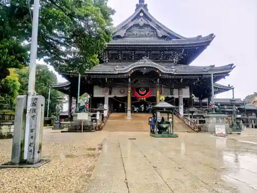豊川閣　妙厳寺の{uncategorized: "未分類", other: "その他", undefined: "問題あり", building: "その他建物", grave: "お墓", sacred_gate: "鳥居", guardian: "狛犬", statue: "像", buddha: "仏像", history: "歴史", nature: "自然", garden: "庭園", animal: "動物", pagoda: "塔", temizu: "手水舎", mountain_gate: "山門・神門", sanctuary: "本殿・本堂", subordinate: "末社・摂社", art: "芸術", scenery: "景色", jizo: "地蔵", ema: "絵馬", goshuin: "御朱印", omikuji: "おみくじ", items: "授与品その他", amulet: "お守り", goshuincho: "御朱印帳", eats: "食事", festival: "お祭り", votive_dance: "神楽", shichigosan: "七五三参", wedding: "結婚式", experience: "体験その他", initially: "初詣", around: "周辺", anti_infection: "感染症対策"}