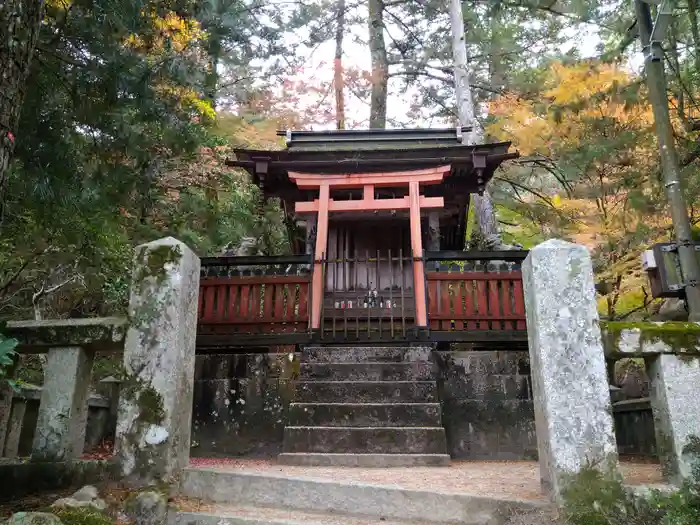 四宮神社の本殿