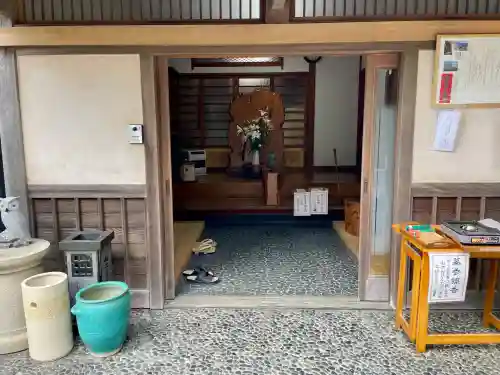 日蓮宗龍口山本龍寺の{uncategorized: "未分類", other: "その他", undefined: "問題あり", building: "その他建物", grave: "お墓", sacred_gate: "鳥居", guardian: "狛犬", statue: "像", buddha: "仏像", history: "歴史", nature: "自然", garden: "庭園", animal: "動物", pagoda: "塔", temizu: "手水舎", mountain_gate: "山門・神門", sanctuary: "本殿・本堂", subordinate: "末社・摂社", art: "芸術", scenery: "景色", jizo: "地蔵", ema: "絵馬", goshuin: "御朱印", omikuji: "おみくじ", items: "授与品その他", amulet: "お守り", goshuincho: "御朱印帳", eats: "食事", festival: "お祭り", votive_dance: "神楽", shichigosan: "七五三参", wedding: "結婚式", experience: "体験その他", initially: "初詣", around: "周辺", anti_infection: "感染症対策"}