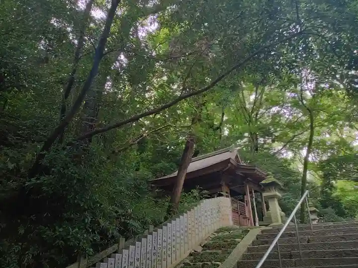 枚岡神社の末社・摂社