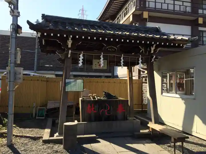 羽田神社の手水舎
