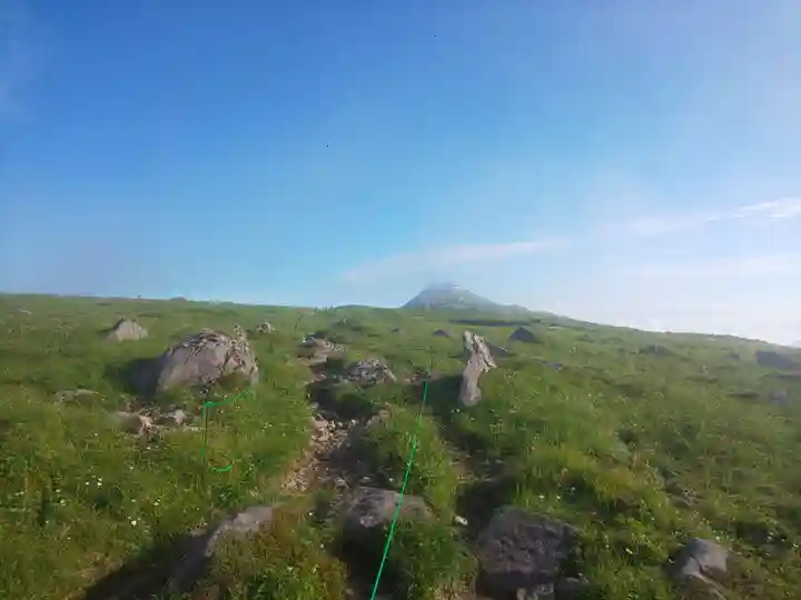 月山神社本宮の周辺