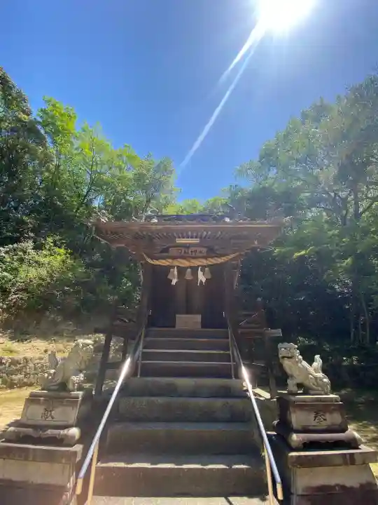 向日神社の{uncategorized: "未分類", other: "その他", undefined: "問題あり", building: "その他建物", grave: "お墓", sacred_gate: "鳥居", guardian: "狛犬", statue: "像", buddha: "仏像", history: "歴史", nature: "自然", garden: "庭園", animal: "動物", pagoda: "塔", temizu: "手水舎", mountain_gate: "山門・神門", sanctuary: "本殿・本堂", subordinate: "末社・摂社", art: "芸術", scenery: "景色", jizo: "地蔵", ema: "絵馬", goshuin: "御朱印", omikuji: "おみくじ", items: "授与品その他", amulet: "お守り", goshuincho: "御朱印帳", eats: "食事", festival: "お祭り", votive_dance: "神楽", shichigosan: "七五三参", wedding: "結婚式", experience: "体験その他", initially: "初詣", around: "周辺", anti_infection: "感染症対策"}
