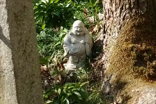 杭全神社の像