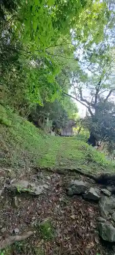 天照御祖神社の{uncategorized: "未分類", other: "その他", undefined: "問題あり", building: "その他建物", grave: "お墓", sacred_gate: "鳥居", guardian: "狛犬", statue: "像", buddha: "仏像", history: "歴史", nature: "自然", garden: "庭園", animal: "動物", pagoda: "塔", temizu: "手水舎", mountain_gate: "山門・神門", sanctuary: "本殿・本堂", subordinate: "末社・摂社", art: "芸術", scenery: "景色", jizo: "地蔵", ema: "絵馬", goshuin: "御朱印", omikuji: "おみくじ", items: "授与品その他", amulet: "お守り", goshuincho: "御朱印帳", eats: "食事", festival: "お祭り", votive_dance: "神楽", shichigosan: "七五三参", wedding: "結婚式", experience: "体験その他", initially: "初詣", around: "周辺", anti_infection: "感染症対策"}