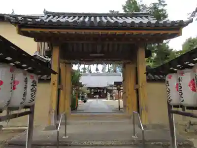 片埜神社の山門・神門