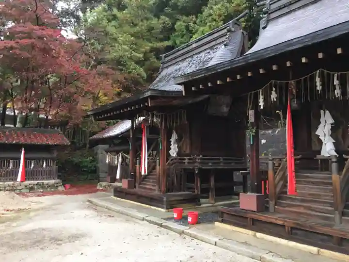 石座神社の本殿・本堂