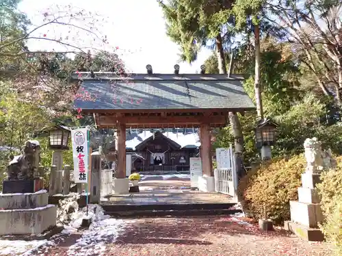 神明社の山門