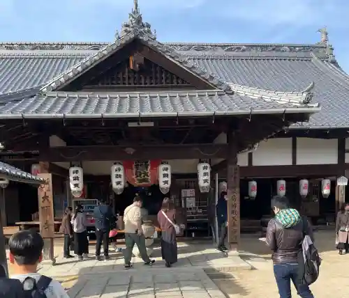 大願寺の{uncategorized: "未分類", other: "その他", undefined: "問題あり", building: "その他建物", grave: "お墓", sacred_gate: "鳥居", guardian: "狛犬", statue: "像", buddha: "仏像", history: "歴史", nature: "自然", garden: "庭園", animal: "動物", pagoda: "塔", temizu: "手水舎", mountain_gate: "山門・神門", sanctuary: "本殿・本堂", subordinate: "末社・摂社", art: "芸術", scenery: "景色", jizo: "地蔵", ema: "絵馬", goshuin: "御朱印", omikuji: "おみくじ", items: "授与品その他", amulet: "お守り", goshuincho: "御朱印帳", eats: "食事", festival: "お祭り", votive_dance: "神楽", shichigosan: "七五三参", wedding: "結婚式", experience: "体験その他", initially: "初詣", around: "周辺", anti_infection: "感染症対策"}