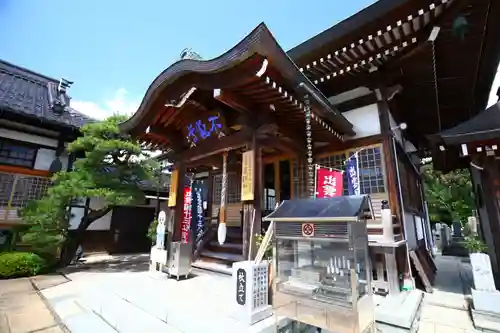 自性院の本殿・本堂