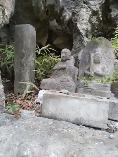 一石山神社の仏像