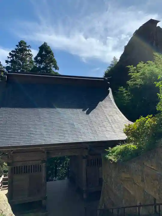 宝珠山 立石寺の山門・神門