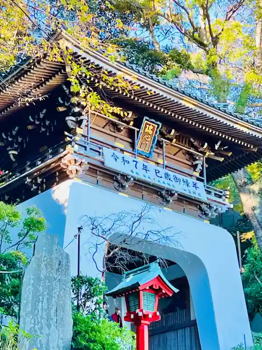 江島神社の{uncategorized: "未分類", other: "その他", undefined: "問題あり", building: "その他建物", grave: "お墓", sacred_gate: "鳥居", guardian: "狛犬", statue: "像", buddha: "仏像", history: "歴史", nature: "自然", garden: "庭園", animal: "動物", pagoda: "塔", temizu: "手水舎", mountain_gate: "山門・神門", sanctuary: "本殿・本堂", subordinate: "末社・摂社", art: "芸術", scenery: "景色", jizo: "地蔵", ema: "絵馬", goshuin: "御朱印", omikuji: "おみくじ", items: "授与品その他", amulet: "お守り", goshuincho: "御朱印帳", eats: "食事", festival: "お祭り", votive_dance: "神楽", shichigosan: "七五三参", wedding: "結婚式", experience: "体験その他", initially: "初詣", around: "周辺", anti_infection: "感染症対策"}