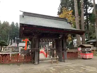 櫛引八幡宮の山門・神門
