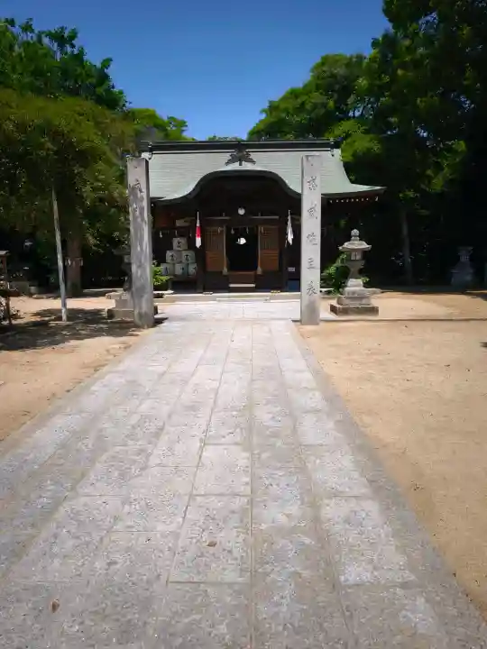 平石井神社の{uncategorized: "未分類", other: "その他", undefined: "問題あり", building: "その他建物", grave: "お墓", sacred_gate: "鳥居", guardian: "狛犬", statue: "像", buddha: "仏像", history: "歴史", nature: "自然", garden: "庭園", animal: "動物", pagoda: "塔", temizu: "手水舎", mountain_gate: "山門・神門", sanctuary: "本殿・本堂", subordinate: "末社・摂社", art: "芸術", scenery: "景色", jizo: "地蔵", ema: "絵馬", goshuin: "御朱印", omikuji: "おみくじ", items: "授与品その他", amulet: "お守り", goshuincho: "御朱印帳", eats: "食事", festival: "お祭り", votive_dance: "神楽", shichigosan: "七五三参", wedding: "結婚式", experience: "体験その他", initially: "初詣", around: "周辺", anti_infection: "感染症対策"}
