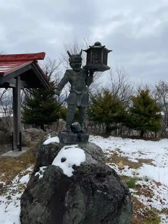 中富良野神社の像