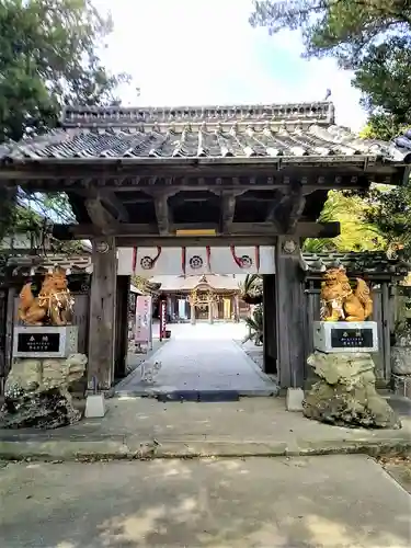 湊八坂神社の山門・神門