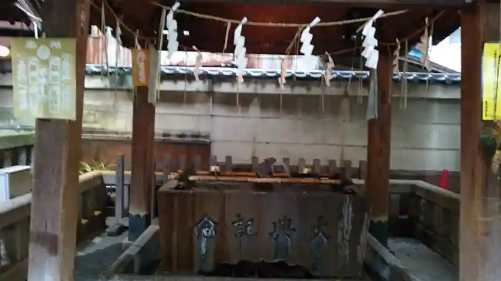 小野照崎神社の手水舎