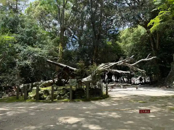 葛木坐火雷神社の{uncategorized: "未分類", other: "その他", undefined: "問題あり", building: "その他建物", grave: "お墓", sacred_gate: "鳥居", guardian: "狛犬", statue: "像", buddha: "仏像", history: "歴史", nature: "自然", garden: "庭園", animal: "動物", pagoda: "塔", temizu: "手水舎", mountain_gate: "山門・神門", sanctuary: "本殿・本堂", subordinate: "末社・摂社", art: "芸術", scenery: "景色", jizo: "地蔵", ema: "絵馬", goshuin: "御朱印", omikuji: "おみくじ", items: "授与品その他", amulet: "お守り", goshuincho: "御朱印帳", eats: "食事", festival: "お祭り", votive_dance: "神楽", shichigosan: "七五三参", wedding: "結婚式", experience: "体験その他", initially: "初詣", around: "周辺", anti_infection: "感染症対策"}
