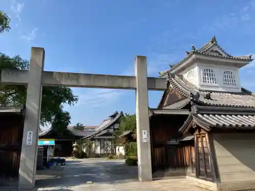 本徳寺の山門・神門