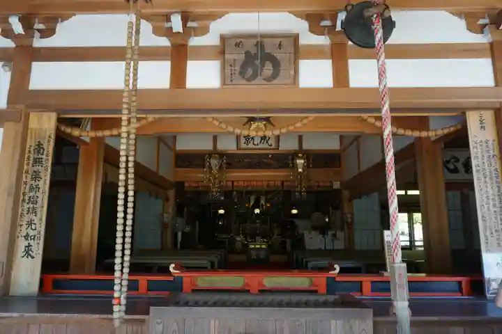 目の霊山 油山寺の本殿・本堂