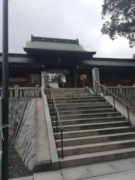 岡田神社の山門・神門