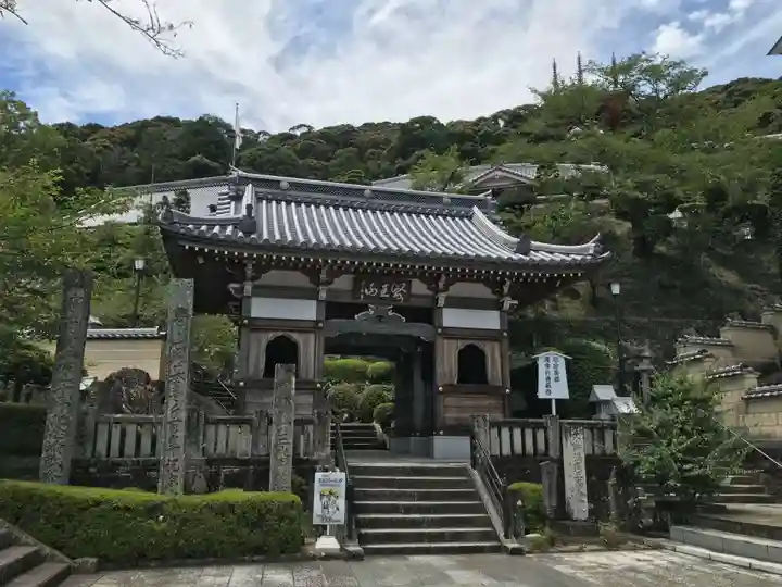 薬王寺の山門・神門