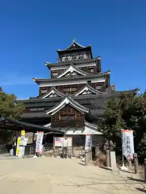 廣島護國神社の{uncategorized: "未分類", other: "その他", undefined: "問題あり", building: "その他建物", grave: "お墓", sacred_gate: "鳥居", guardian: "狛犬", statue: "像", buddha: "仏像", history: "歴史", nature: "自然", garden: "庭園", animal: "動物", pagoda: "塔", temizu: "手水舎", mountain_gate: "山門・神門", sanctuary: "本殿・本堂", subordinate: "末社・摂社", art: "芸術", scenery: "景色", jizo: "地蔵", ema: "絵馬", goshuin: "御朱印", omikuji: "おみくじ", items: "授与品その他", amulet: "お守り", goshuincho: "御朱印帳", eats: "食事", festival: "お祭り", votive_dance: "神楽", shichigosan: "七五三参", wedding: "結婚式", experience: "体験その他", initially: "初詣", around: "周辺", anti_infection: "感染症対策"}