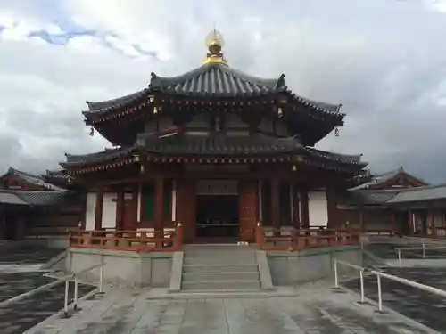 薬師寺の本殿・本堂