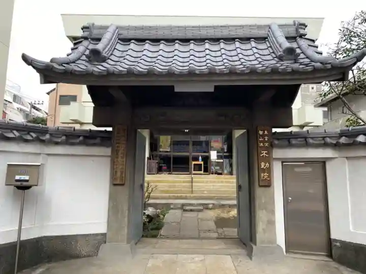 寿不動院の山門・神門