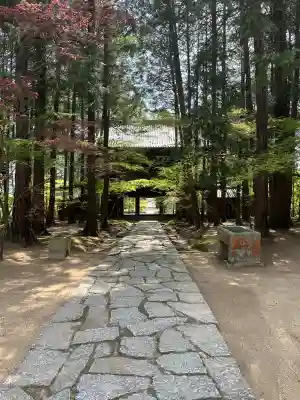 曹源寺の{uncategorized: "未分類", other: "その他", undefined: "問題あり", building: "その他建物", grave: "お墓", sacred_gate: "鳥居", guardian: "狛犬", statue: "像", buddha: "仏像", history: "歴史", nature: "自然", garden: "庭園", animal: "動物", pagoda: "塔", temizu: "手水舎", mountain_gate: "山門・神門", sanctuary: "本殿・本堂", subordinate: "末社・摂社", art: "芸術", scenery: "景色", jizo: "地蔵", ema: "絵馬", goshuin: "御朱印", omikuji: "おみくじ", items: "授与品その他", amulet: "お守り", goshuincho: "御朱印帳", eats: "食事", festival: "お祭り", votive_dance: "神楽", shichigosan: "七五三参", wedding: "結婚式", experience: "体験その他", initially: "初詣", around: "周辺", anti_infection: "感染症対策"}