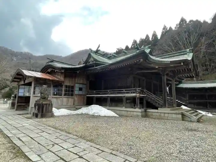 函館八幡宮の{uncategorized: "未分類", other: "その他", undefined: "問題あり", building: "その他建物", grave: "お墓", sacred_gate: "鳥居", guardian: "狛犬", statue: "像", buddha: "仏像", history: "歴史", nature: "自然", garden: "庭園", animal: "動物", pagoda: "塔", temizu: "手水舎", mountain_gate: "山門・神門", sanctuary: "本殿・本堂", subordinate: "末社・摂社", art: "芸術", scenery: "景色", jizo: "地蔵", ema: "絵馬", goshuin: "御朱印", omikuji: "おみくじ", items: "授与品その他", amulet: "お守り", goshuincho: "御朱印帳", eats: "食事", festival: "お祭り", votive_dance: "神楽", shichigosan: "七五三参", wedding: "結婚式", experience: "体験その他", initially: "初詣", around: "周辺", anti_infection: "感染症対策"}