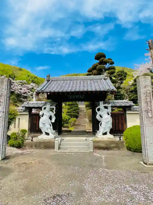 清雲寺の{uncategorized: "未分類", other: "その他", undefined: "問題あり", building: "その他建物", grave: "お墓", sacred_gate: "鳥居", guardian: "狛犬", statue: "像", buddha: "仏像", history: "歴史", nature: "自然", garden: "庭園", animal: "動物", pagoda: "塔", temizu: "手水舎", mountain_gate: "山門・神門", sanctuary: "本殿・本堂", subordinate: "末社・摂社", art: "芸術", scenery: "景色", jizo: "地蔵", ema: "絵馬", goshuin: "御朱印", omikuji: "おみくじ", items: "授与品その他", amulet: "お守り", goshuincho: "御朱印帳", eats: "食事", festival: "お祭り", votive_dance: "神楽", shichigosan: "七五三参", wedding: "結婚式", experience: "体験その他", initially: "初詣", around: "周辺", anti_infection: "感染症対策"}