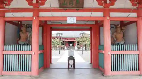 津観音の山門・神門