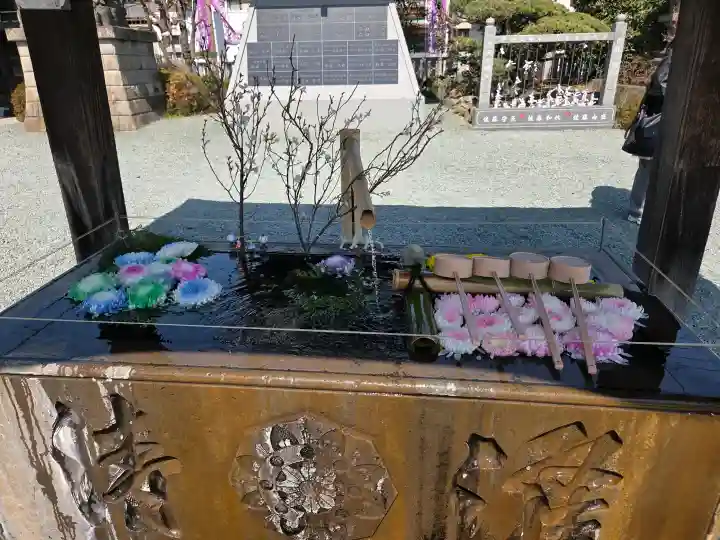 成田山川越別院の{uncategorized: "未分類", other: "その他", undefined: "問題あり", building: "その他建物", grave: "お墓", sacred_gate: "鳥居", guardian: "狛犬", statue: "像", buddha: "仏像", history: "歴史", nature: "自然", garden: "庭園", animal: "動物", pagoda: "塔", temizu: "手水舎", mountain_gate: "山門・神門", sanctuary: "本殿・本堂", subordinate: "末社・摂社", art: "芸術", scenery: "景色", jizo: "地蔵", ema: "絵馬", goshuin: "御朱印", omikuji: "おみくじ", items: "授与品その他", amulet: "お守り", goshuincho: "御朱印帳", eats: "食事", festival: "お祭り", votive_dance: "神楽", shichigosan: "七五三参", wedding: "結婚式", experience: "体験その他", initially: "初詣", around: "周辺", anti_infection: "感染症対策"}