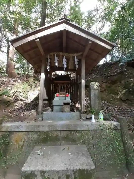 等彌神社の{uncategorized: "未分類", other: "その他", undefined: "問題あり", building: "その他建物", grave: "お墓", sacred_gate: "鳥居", guardian: "狛犬", statue: "像", buddha: "仏像", history: "歴史", nature: "自然", garden: "庭園", animal: "動物", pagoda: "塔", temizu: "手水舎", mountain_gate: "山門・神門", sanctuary: "本殿・本堂", subordinate: "末社・摂社", art: "芸術", scenery: "景色", jizo: "地蔵", ema: "絵馬", goshuin: "御朱印", omikuji: "おみくじ", items: "授与品その他", amulet: "お守り", goshuincho: "御朱印帳", eats: "食事", festival: "お祭り", votive_dance: "神楽", shichigosan: "七五三参", wedding: "結婚式", experience: "体験その他", initially: "初詣", around: "周辺", anti_infection: "感染症対策"}