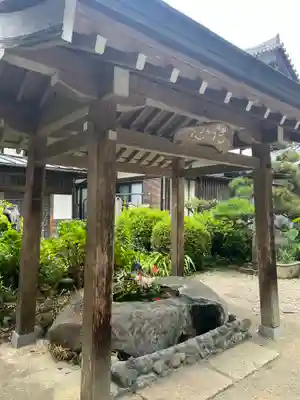 平等寺（三輪山平等寺）の手水舎
