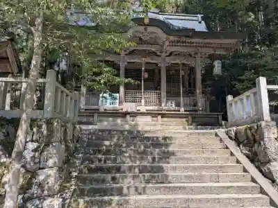 知井八幡神社の{uncategorized: "未分類", other: "その他", undefined: "問題あり", building: "その他建物", grave: "お墓", sacred_gate: "鳥居", guardian: "狛犬", statue: "像", buddha: "仏像", history: "歴史", nature: "自然", garden: "庭園", animal: "動物", pagoda: "塔", temizu: "手水舎", mountain_gate: "山門・神門", sanctuary: "本殿・本堂", subordinate: "末社・摂社", art: "芸術", scenery: "景色", jizo: "地蔵", ema: "絵馬", goshuin: "御朱印", omikuji: "おみくじ", items: "授与品その他", amulet: "お守り", goshuincho: "御朱印帳", eats: "食事", festival: "お祭り", votive_dance: "神楽", shichigosan: "七五三参", wedding: "結婚式", experience: "体験その他", initially: "初詣", around: "周辺", anti_infection: "感染症対策"}