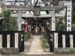 於岩稲荷田宮神社の鳥居