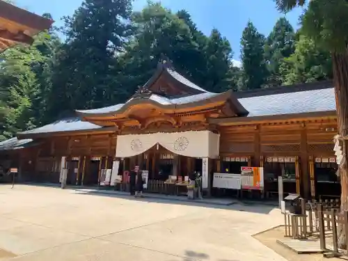 穂高神社本宮の本殿